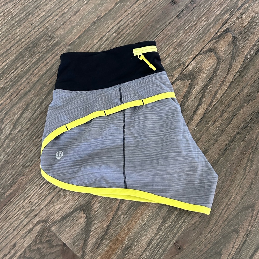 Lululemon size 4 Speed Up Low-Rise Short
